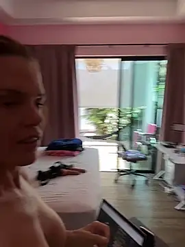 mommyselenafit  online show from 15, 5, 2026
