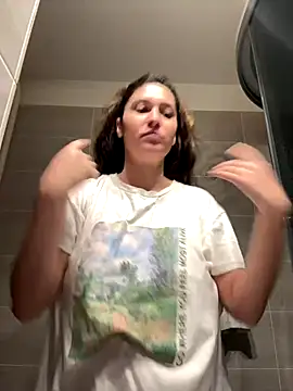 Snapshot of IrisBlues chatting on 8, 10, 2025 IrisBlues online show from 8, 10, 2025