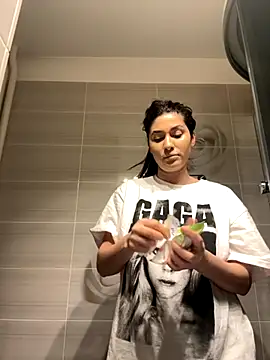 Snapshot of IrisBlues chatting on 5, 12, 2025 IrisBlues online show from 5, 12, 2025