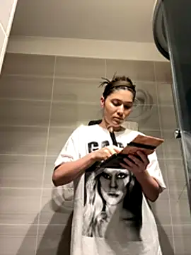 Snapshot of IrisBlues chatting on 4, 11, 2025 IrisBlues online show from 4, 11, 2025