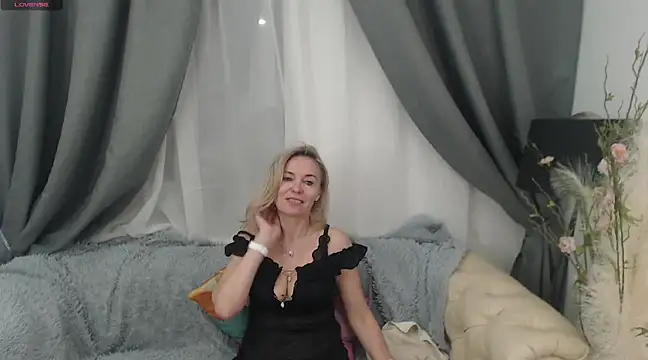 ADreamLady online show from 1, 3, 2025