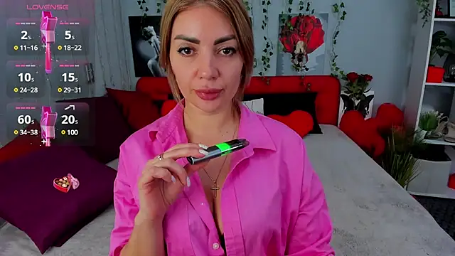 LunaBellucci online show from 2, 3, 2025