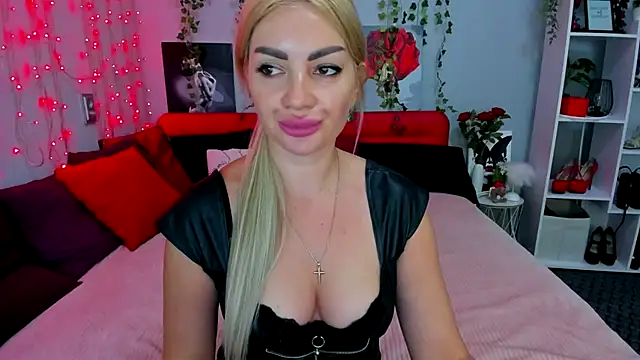 LunaBellucci online show from 28, 9, 2025