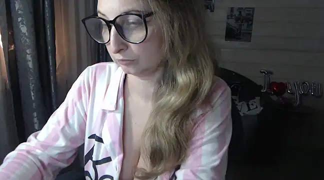 RubiLakros online show from 5, 3, 2025