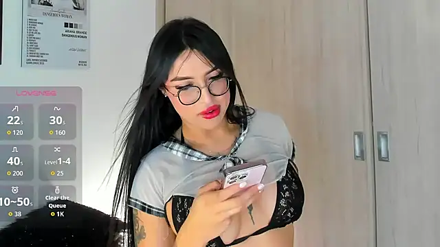 Snapshot of hollyprincess_2 chatting on 8, 7, 2026 hollyprincess 2 online show from 8, 7, 2026