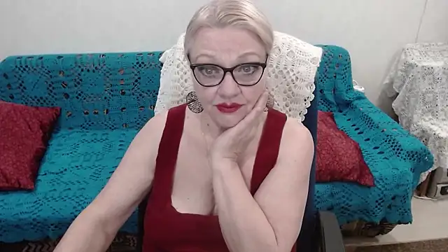 Snapshot of xHoneyLadyx chatting on 26, 11, 2025 xHoneyLadyx online show from 26, 11, 2025