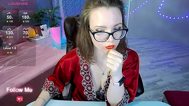 AngelaWhiti online show from 3, 2, 2025