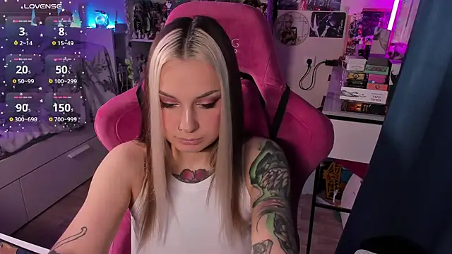 Snapshot of ChloeKohaku chatting on 10, 11, 2025 ChloeKohaku online show from 10, 11, 2025