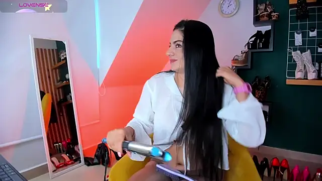 Ashley leon  online show from 10, 2, 2026