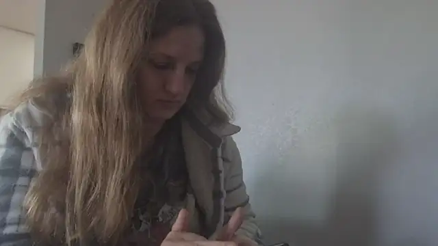 Snapshot of MissMera chatting on 4, 12, 2024 MissMera online show from 4, 12, 2024