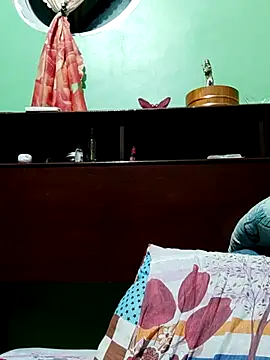 QueenSoreal online show from 10, 11, 2025