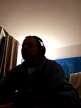 verylargecock online show from 18, 9, 2025