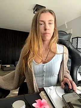 Heidi Harper online show from 25, 9, 2025