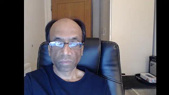 Snapshot of rauncher1 chatting on 28, 4, 2026 rauncher1 online show from 28, 4, 2026