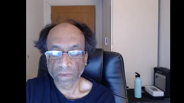 Snapshot of rauncher1 chatting on 22, 5, 2026 rauncher1 online show from 22, 5, 2026
