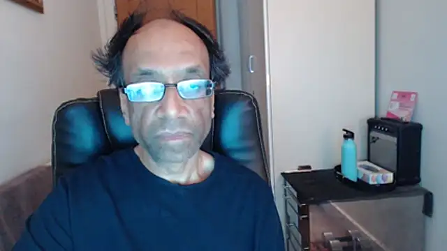 Snapshot of rauncher1 chatting on 22, 4, 2026 rauncher1 online show from 22, 4, 2026