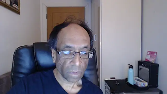 Snapshot of rauncher1 chatting on 23, 4, 2026 rauncher1 online show from 23, 4, 2026