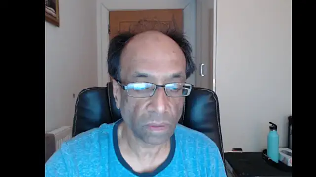 Snapshot of rauncher1 chatting on 25, 4, 2026 rauncher1 online show from 25, 4, 2026