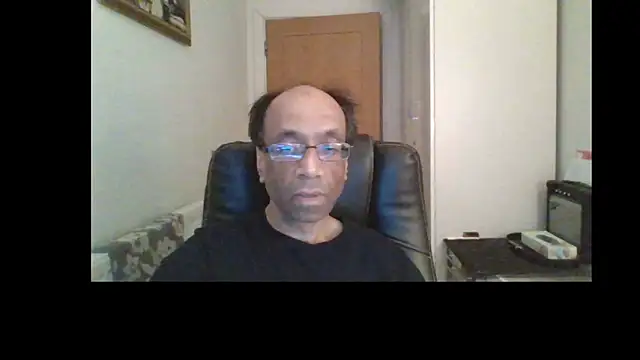 Snapshot of rauncher1 chatting on 29, 4, 2026 rauncher1 online show from 29, 4, 2026