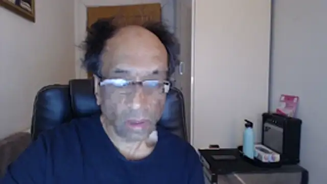 Snapshot of rauncher1 chatting on 24, 4, 2026 rauncher1 online show from 24, 4, 2026