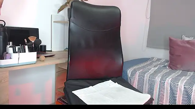 BriannaLorens online show from 13, 3, 2026