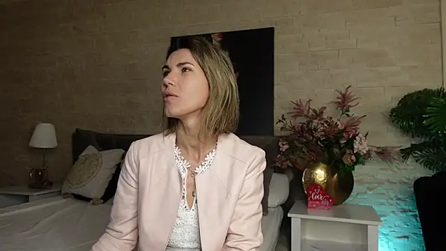 FeliciaKrige online show from 23, 4, 2026