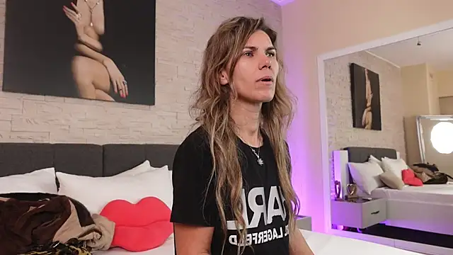 FeliciaKrige online show from 4, 11, 2025