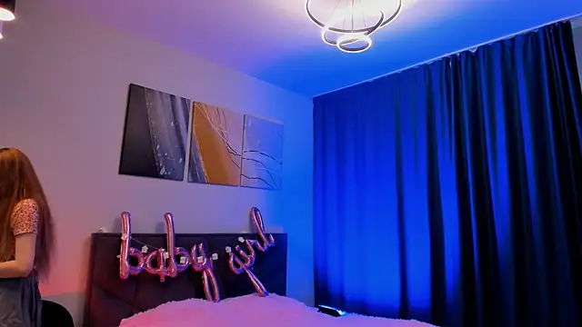 SweetMilkis online show from 31, 1, 2025