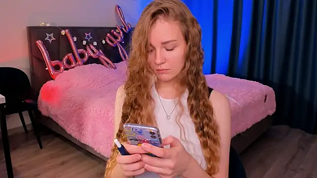 SweetMilkis online show from 27, 12, 2024