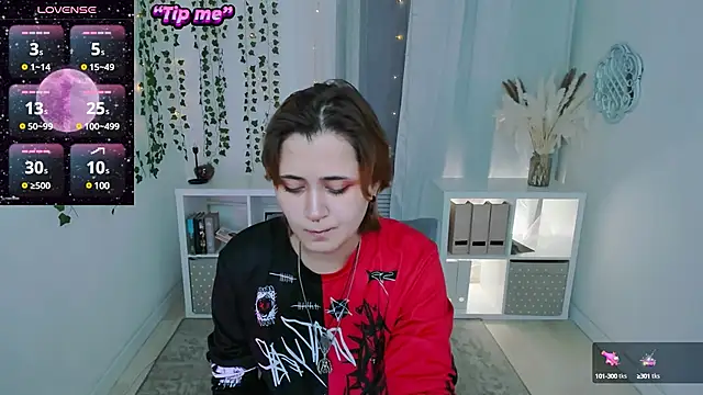 Alexa Lexi  online show from 5, 3, 2025