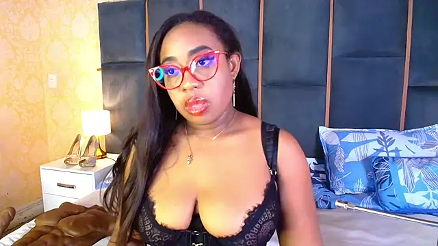 CaseyMoon online show from 19, 11, 2025