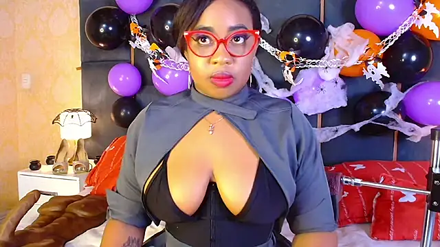 CaseyMoon online show from 25, 10, 2025