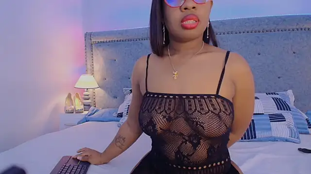 Snapshot of CaseyMoon chatting on 17, 6, 2026 CaseyMoon online show from 17, 6, 2026