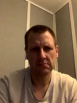 Snapshot of HuddledRemote chatting on 4, 12, 2024 HuddledRemote online show from 4, 12, 2024