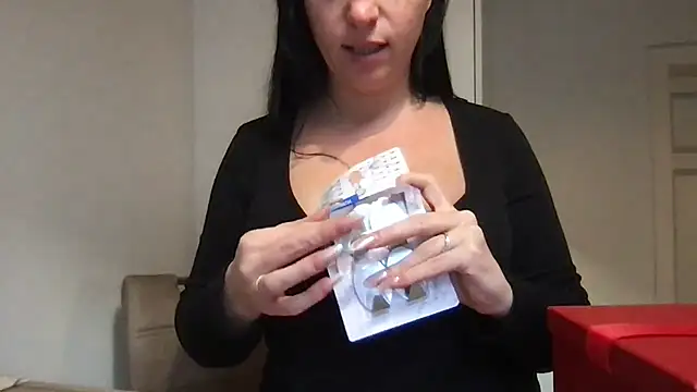 Viola Beck online show from 5, 12, 2025