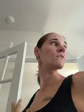 lolabunny9 online show from 25, 10, 2025