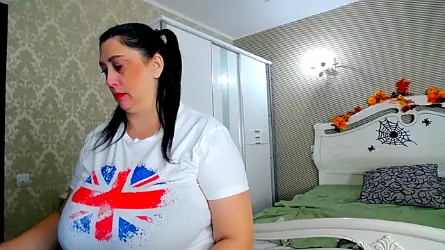 Evelyn Shy online show from 7, 11, 2025