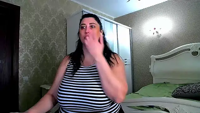 Evelyn Shy online show from 12, 3, 2025