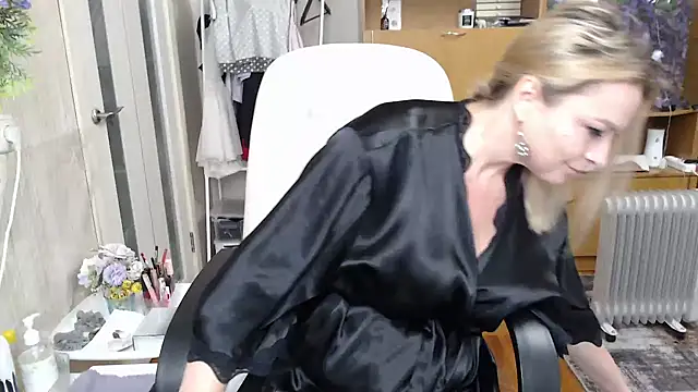 Snapshot of Mika_Passion chatting on 1, 10, 2025 Mika Passion online show from 1, 10, 2025