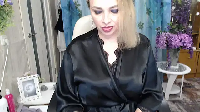 Snapshot of Mika_Passion chatting on 11, 11, 2025 Mika Passion online show from 11, 11, 2025