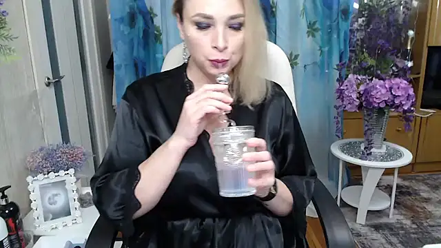 Snapshot of Mika_Passion chatting on 16, 11, 2025 Mika Passion online show from 16, 11, 2025