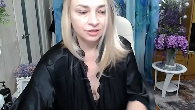 Snapshot of Mika_Passion chatting on 30, 11, 2025 Mika Passion online show from 30, 11, 2025