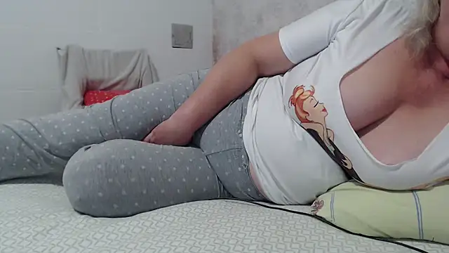 Snapshot of Miss_Night21 chatting on 22, 10, 2025 Miss Night21 online show from 22, 10, 2025