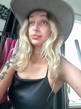 Snapshot of MonicaMilz chatting on 21, 12, 2024 MonicaMilz online show from 21, 12, 2024