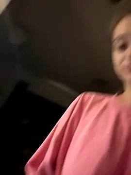 Snapshot of MonicaMilz chatting on 5, 12, 2024 MonicaMilz online show from 5, 12, 2024