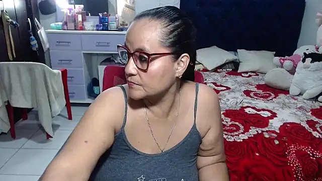 Snapshot of pervert_mommy_ chatting on 9, 6, 2026 pervert mommy online show from 9, 6, 2026
