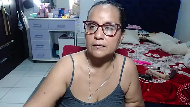 Snapshot of pervert_mommy_ chatting on 10, 6, 2026 pervert mommy online show from 10, 6, 2026