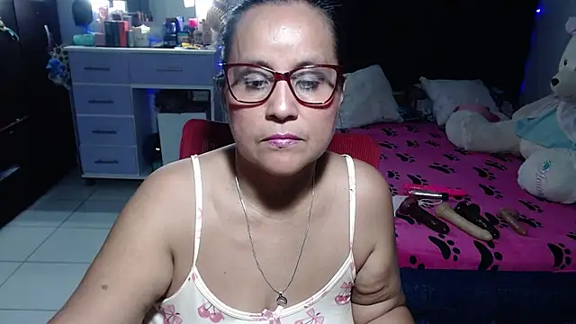 Snapshot of pervert_mommy_ chatting on 4, 7, 2026 pervert mommy online show from 4, 7, 2026