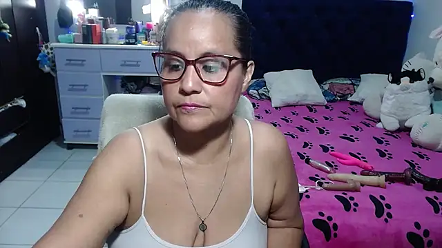 Snapshot of pervert_mommy_ chatting on 3, 7, 2026 pervert mommy online show from 3, 7, 2026