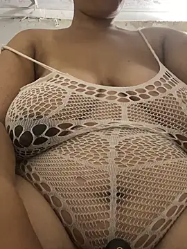 XHotJuicyBootyXX online show from 24, 4, 2026